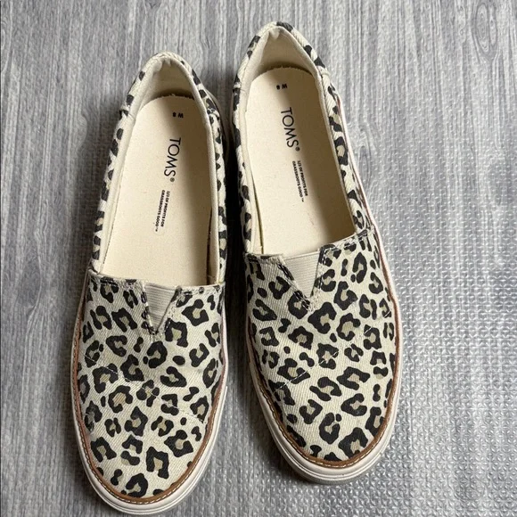 TOMS Women's Black and Cream Leopard Slip In Size 8 - Picture 4 of 6
